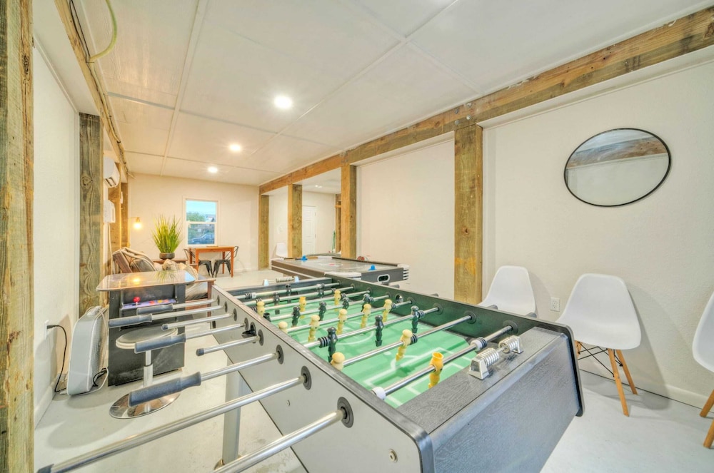 Sleeps 20! 2 Homes Near the Beach, Private Pools, Gameroom, Large Family Retreat