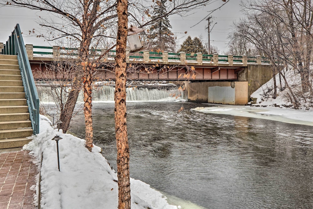 Cozy Cedarburg House - Walk to Historic Downtown!