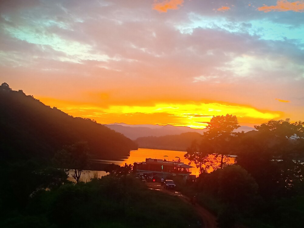 Begnas Lake front guest house