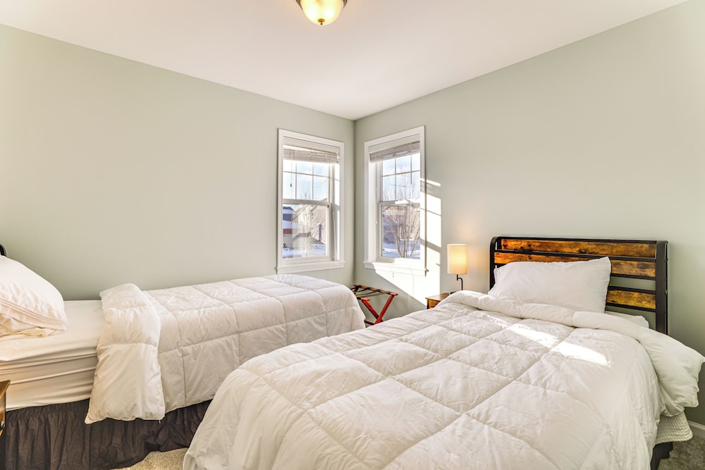 10 Mi to Dtwn Madison: Home w/ Large Yard!