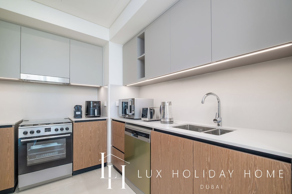 LUX The Creek Palace Residence Suite 2