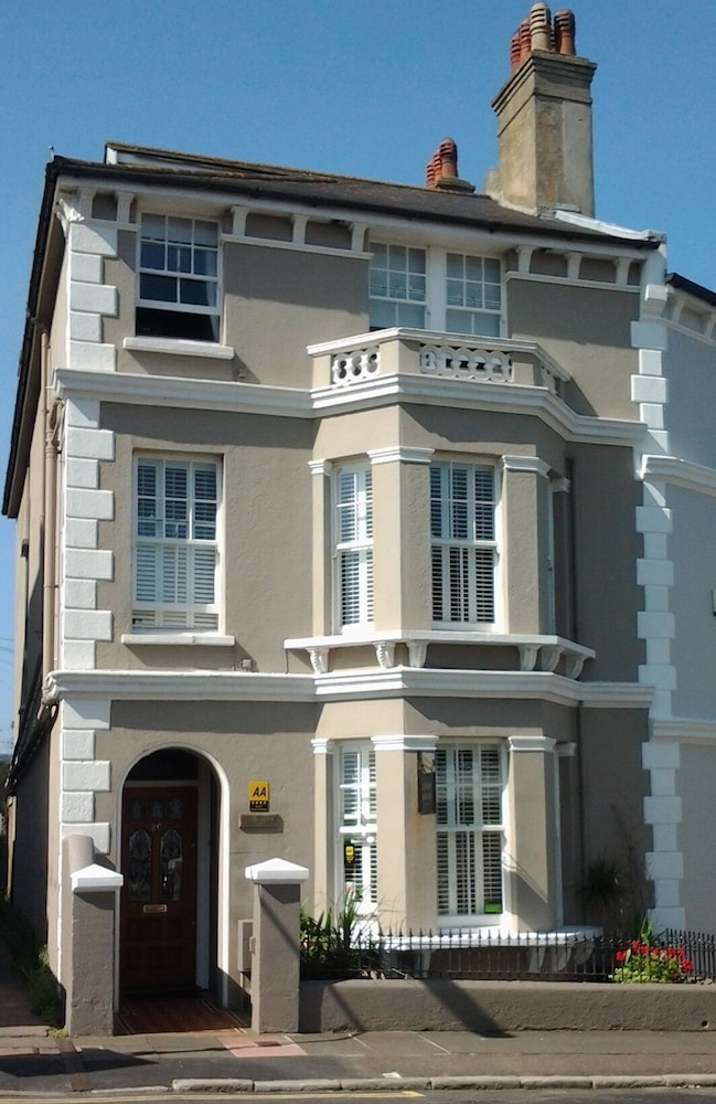Gyves Guest House