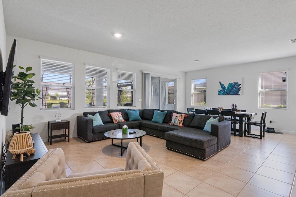Solterra Villa With Screened Pool & Lake View