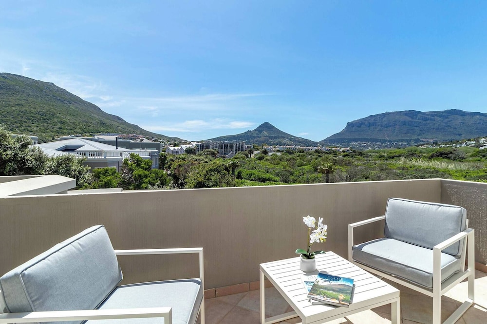 Beachfront Villa, Beach Club, Houtbay