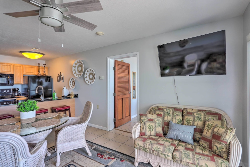 Cozy Lakefront Middle Bass Retreat w/ Balcony view 4