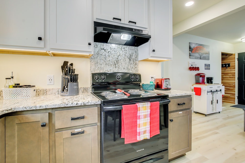 2 Mi to Lincoln Park Zoo: Family-friendly Home