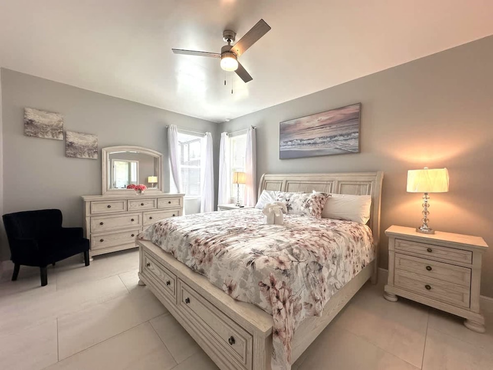 Luxury Villa Near Disney 6 Bd Home With Private Pool and Resort