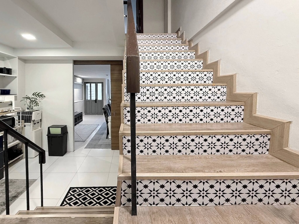 Stylish 3-bedroom Townhome in Heart of Bangkok