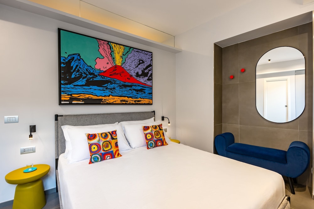 Pop House in the Heart of Sanit by Wonderful Italy