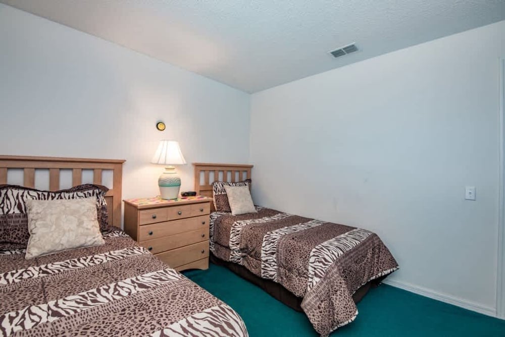 Villa Near Disney 4 Bd 3 Bt With Private Pool Quiet Comminuty