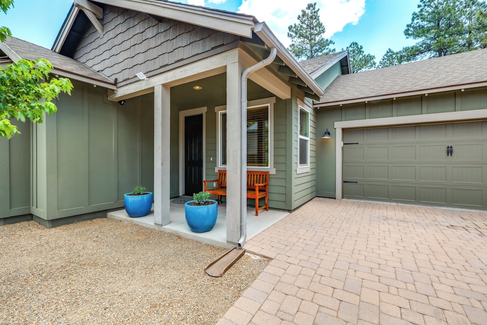 Walk to Flagstaff Urban Trails System: Cozy Home