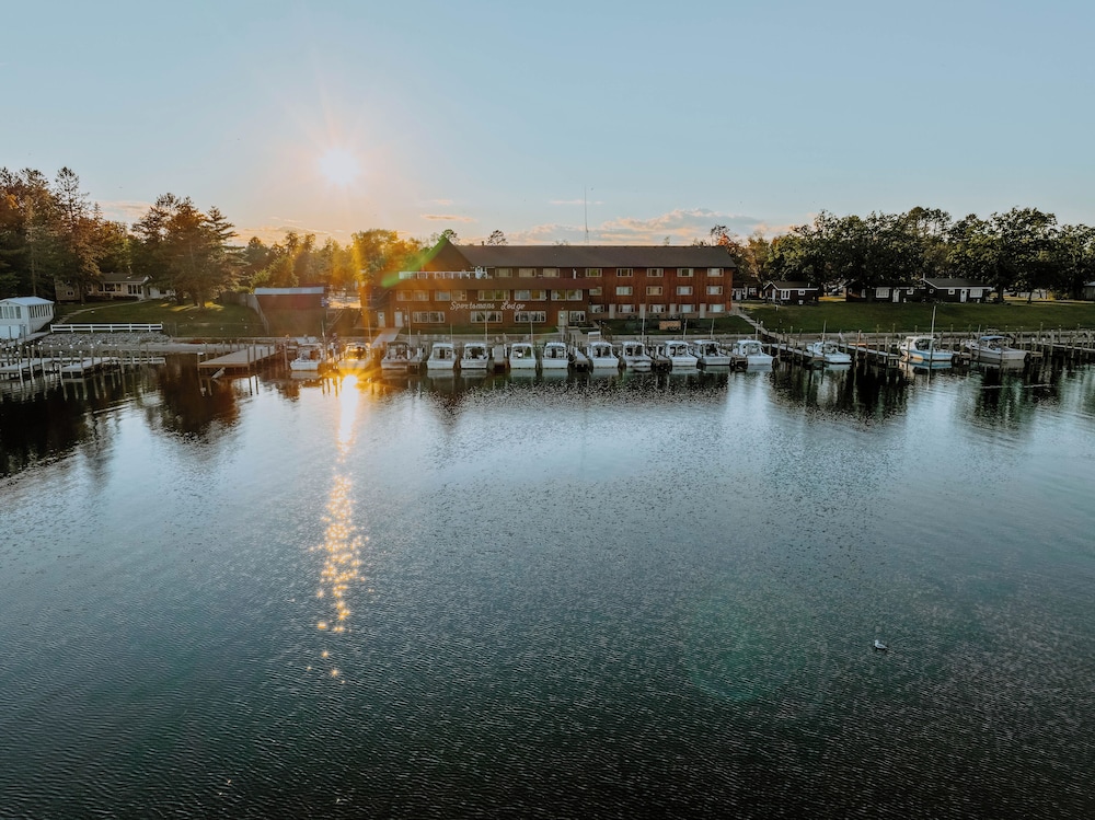 Sportsman's Lodge
