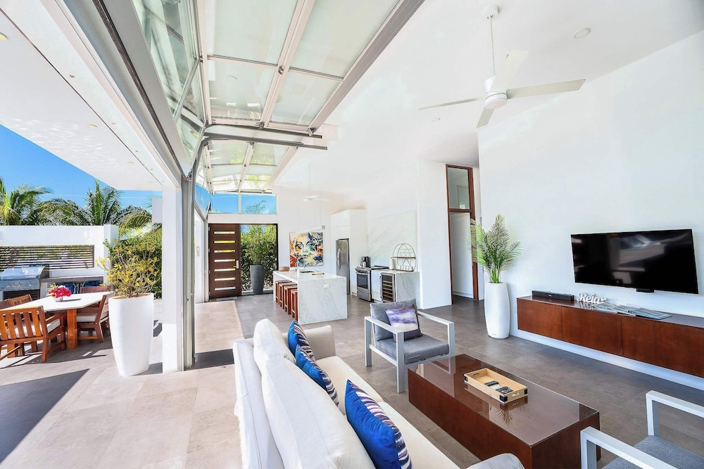 Family Oceanside Vacation Villa Hotel Amenities v8