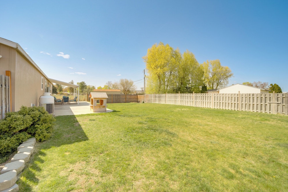 1 Mi to Lake: Getaway w/ Patio in Coulee City!