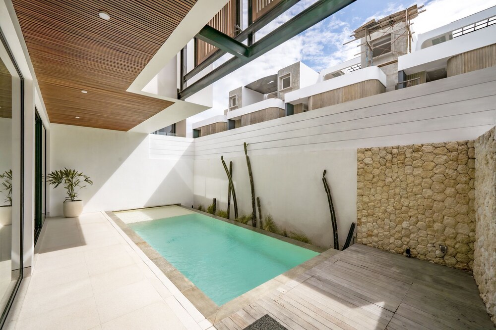 RHYS Villa Pererenan