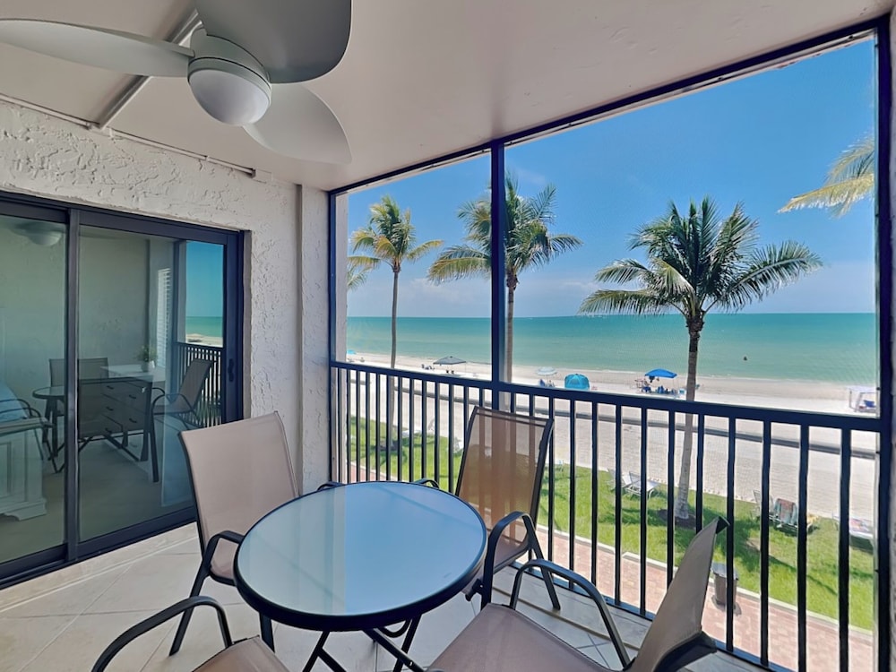 Seaside 2 by Distinctive Beach Rentals