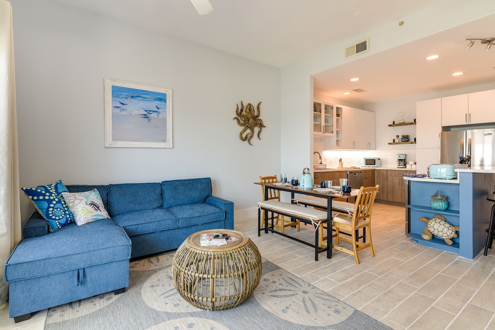 Oceanfront Galveston Condo in Amazing Location!