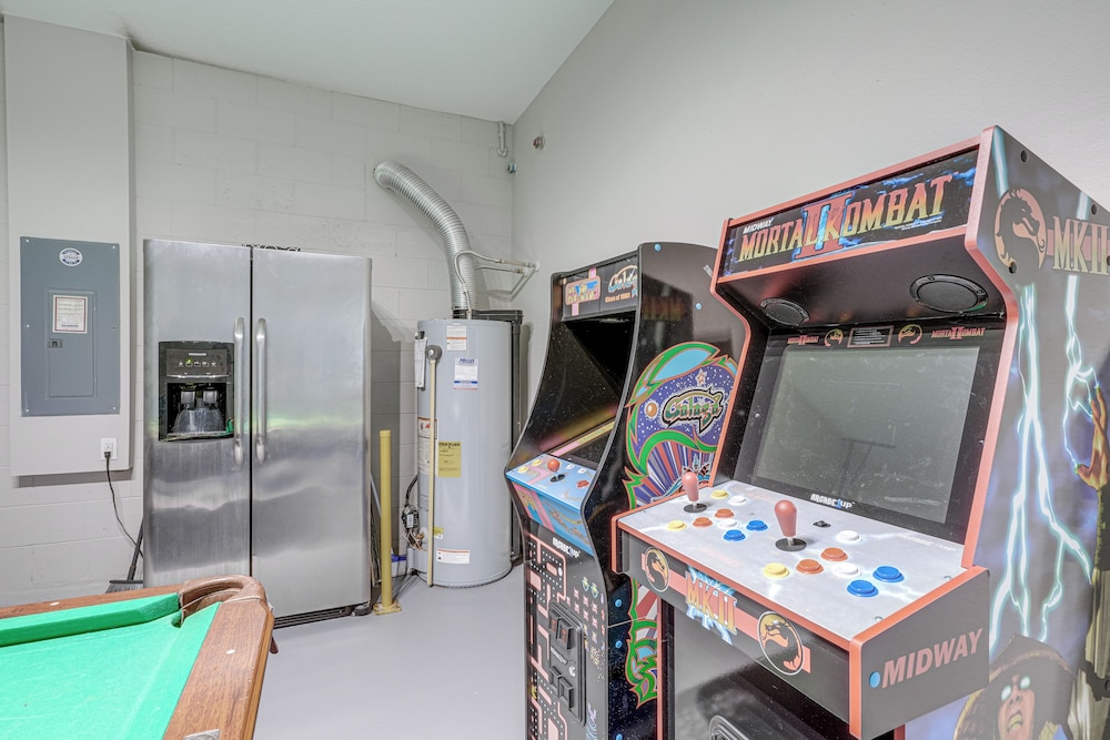10 Mi to Wdw: Family Home w/ Game Room & Pool!