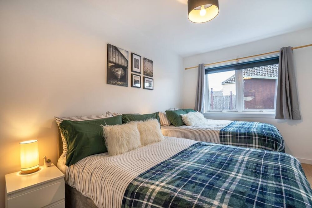 2 Bed Bungalow - Free Parking