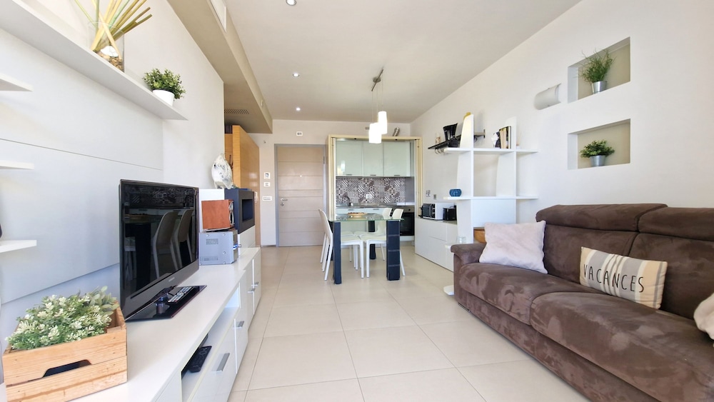 Suite Le Vele Sea View Sleeps 4 and Wifi