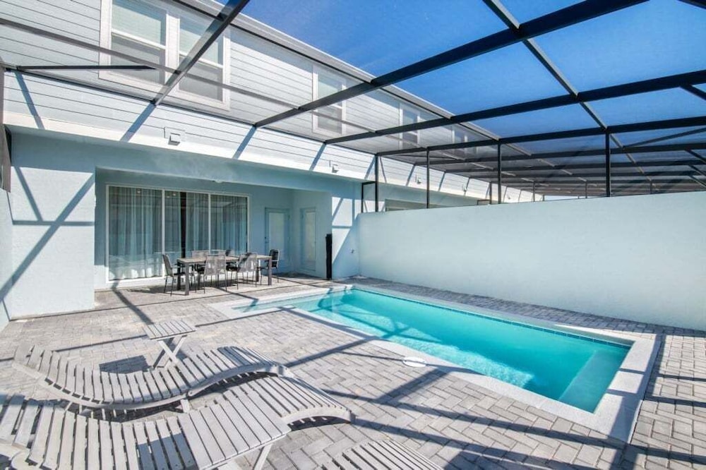 Elegant 5-bedroom Villa w Private Pool Near Disney