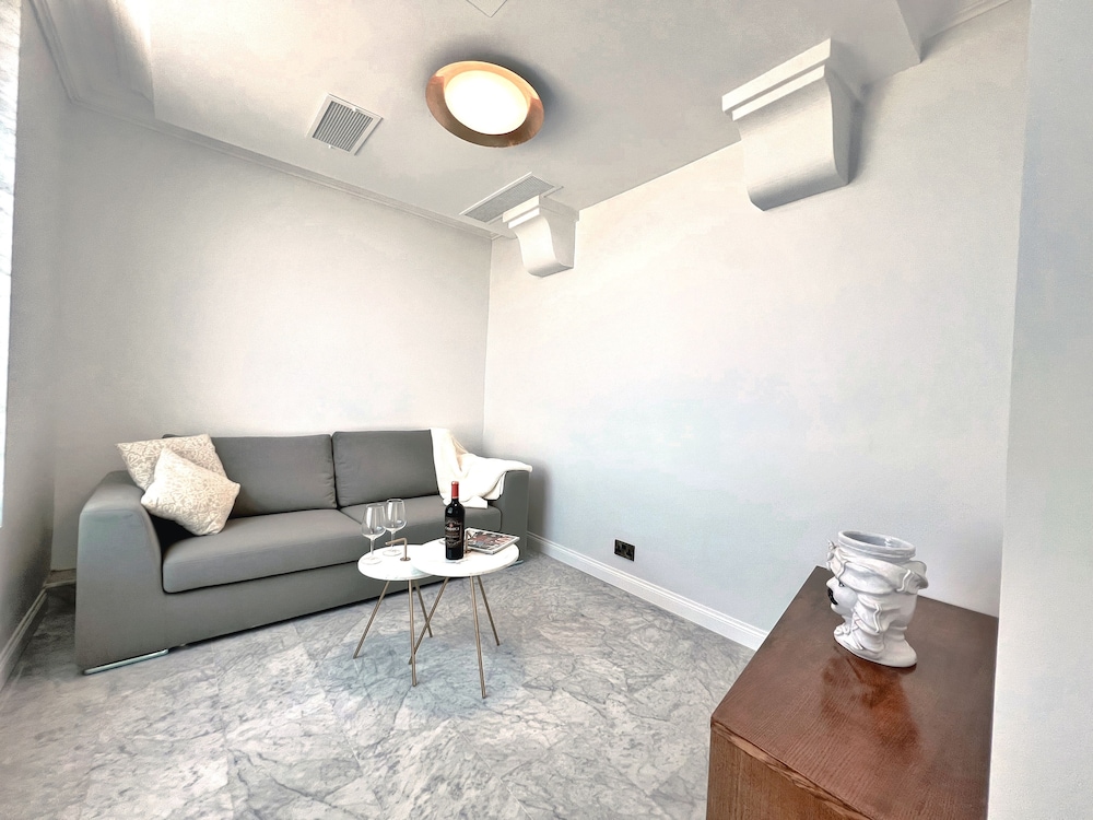 Sea View Penthouse - Spacious Terraces