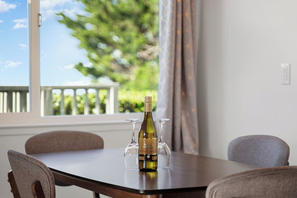 Charming 2BR Coastal Getaway in Pacifica