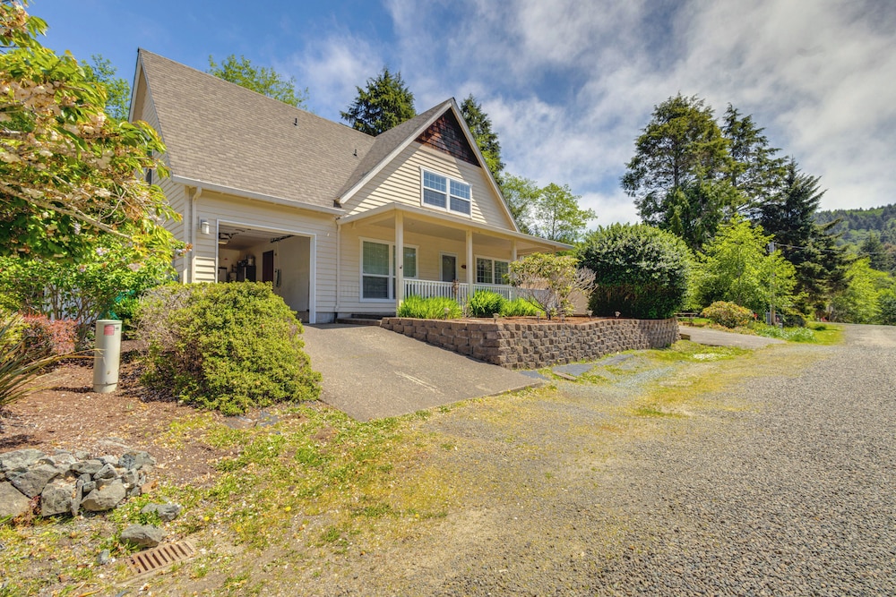 Half Mi to Beach: Rockaway Beach Home w/ Grill!
