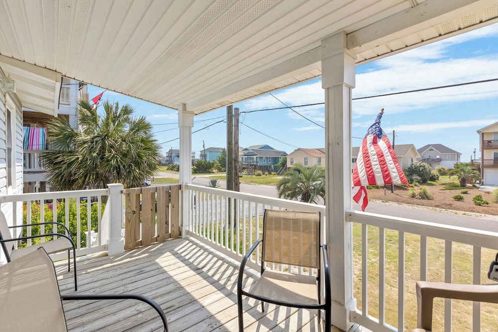 Catch A Wave by Topsail Realty