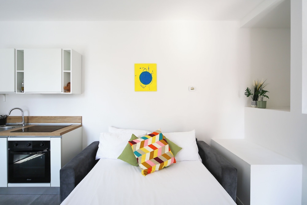 KHL apartments