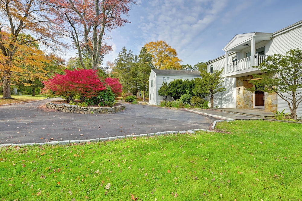 Gold Coast Getaway! Upscale Apt Near New Canaan