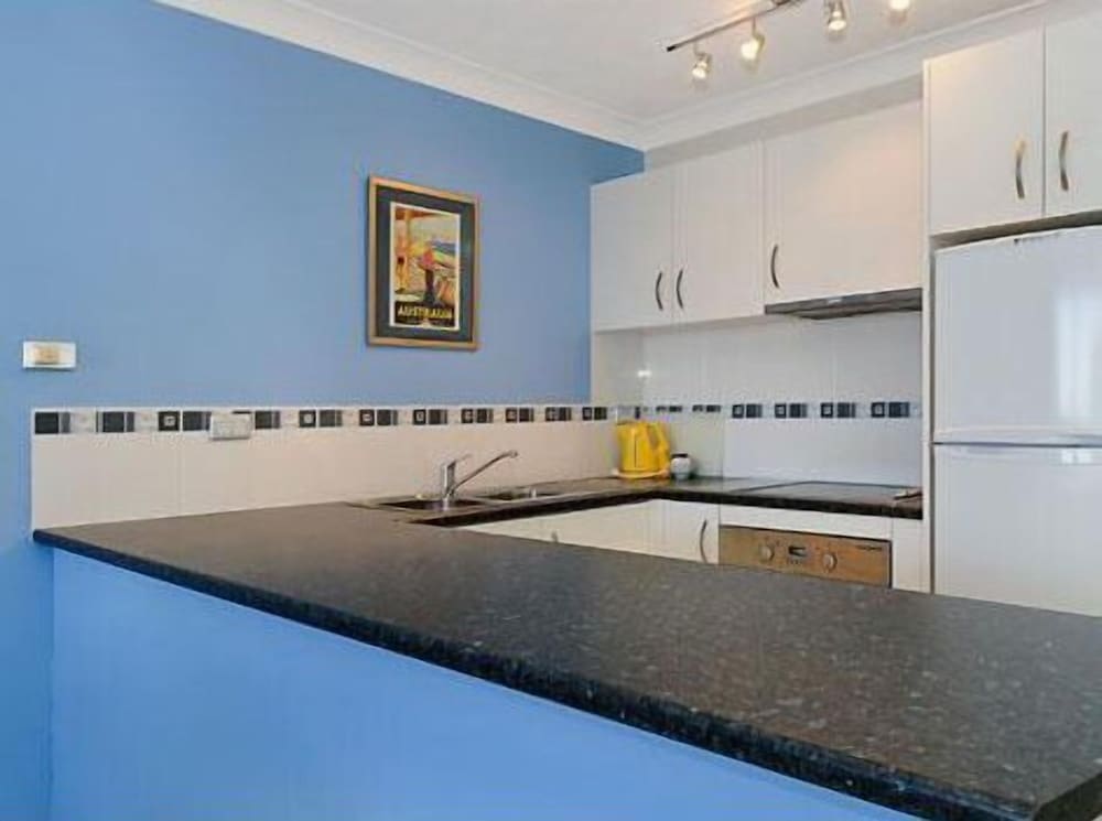 Alexander Holiday Apartments - Image 2