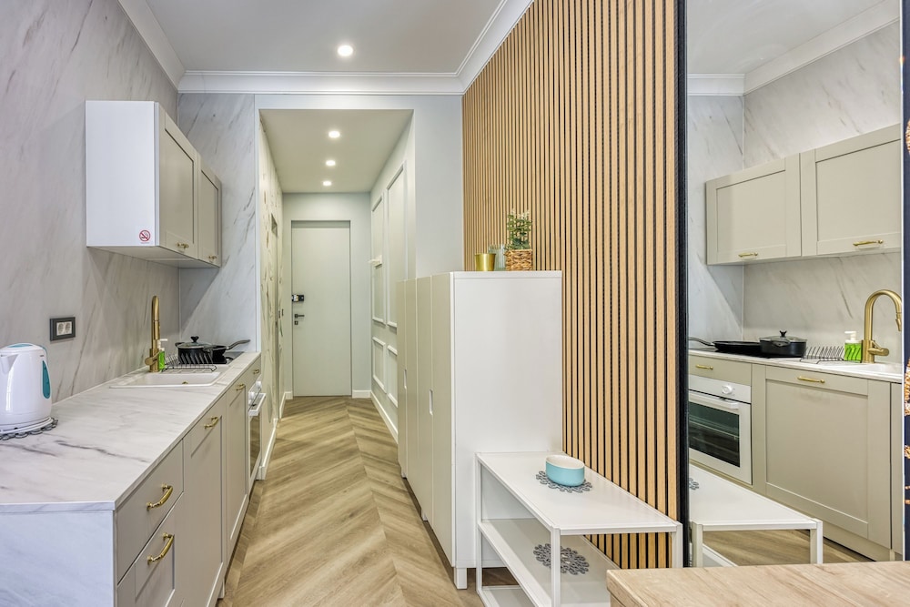 Boutique Downtown Studio with Balcony 1