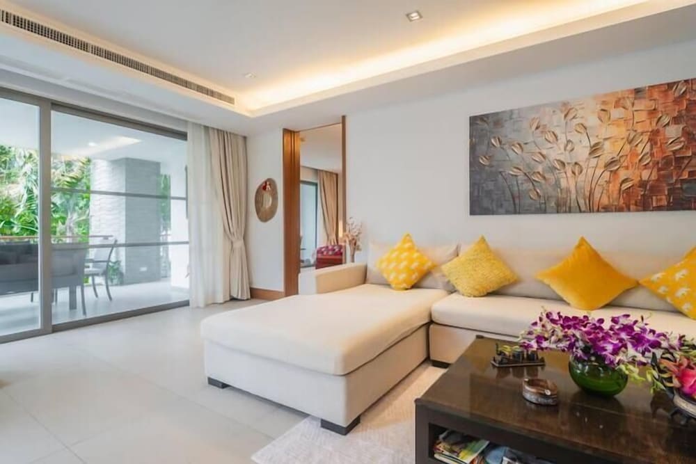 Elegant Beachfront 3BR Condo at Pearl of Naithon