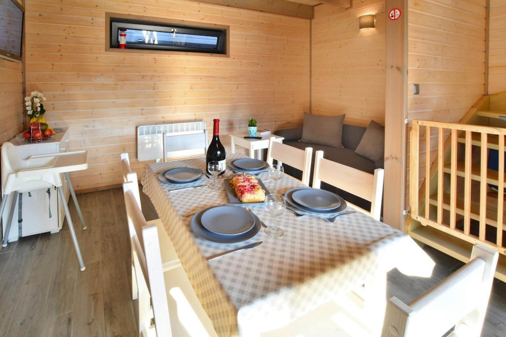 Holiday Homes Near the Beach, Sauna, Whirlpool