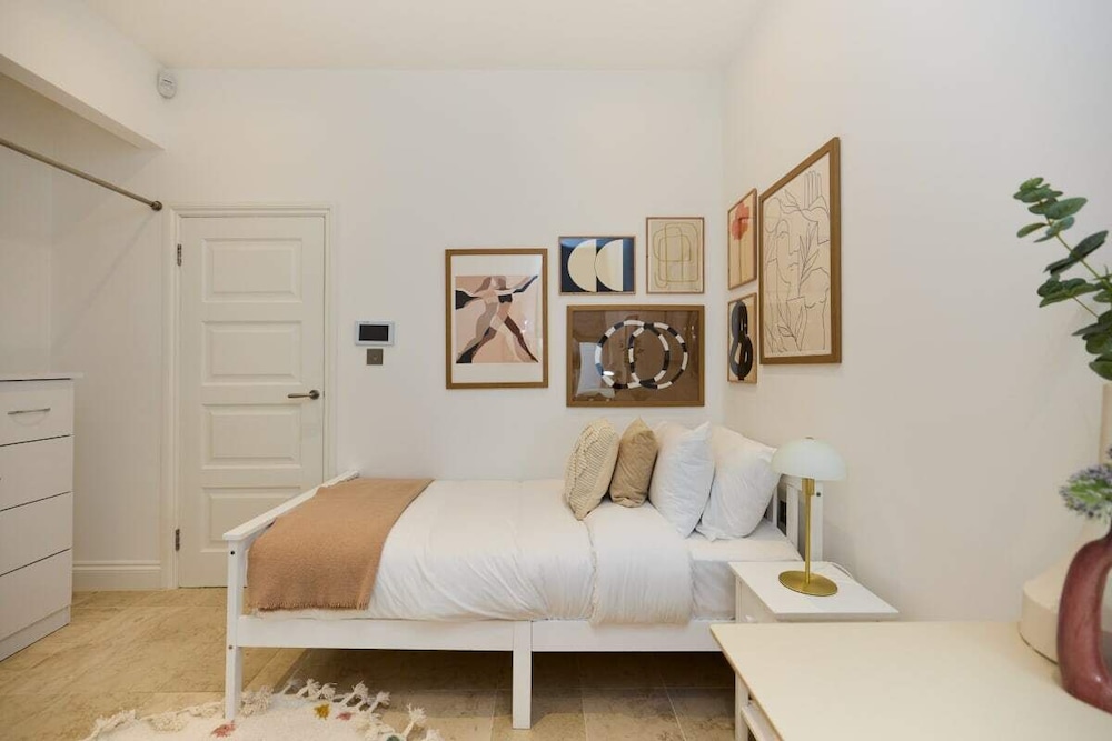 The Camden Park Place - Lovely 4bdr Flat With Garden
