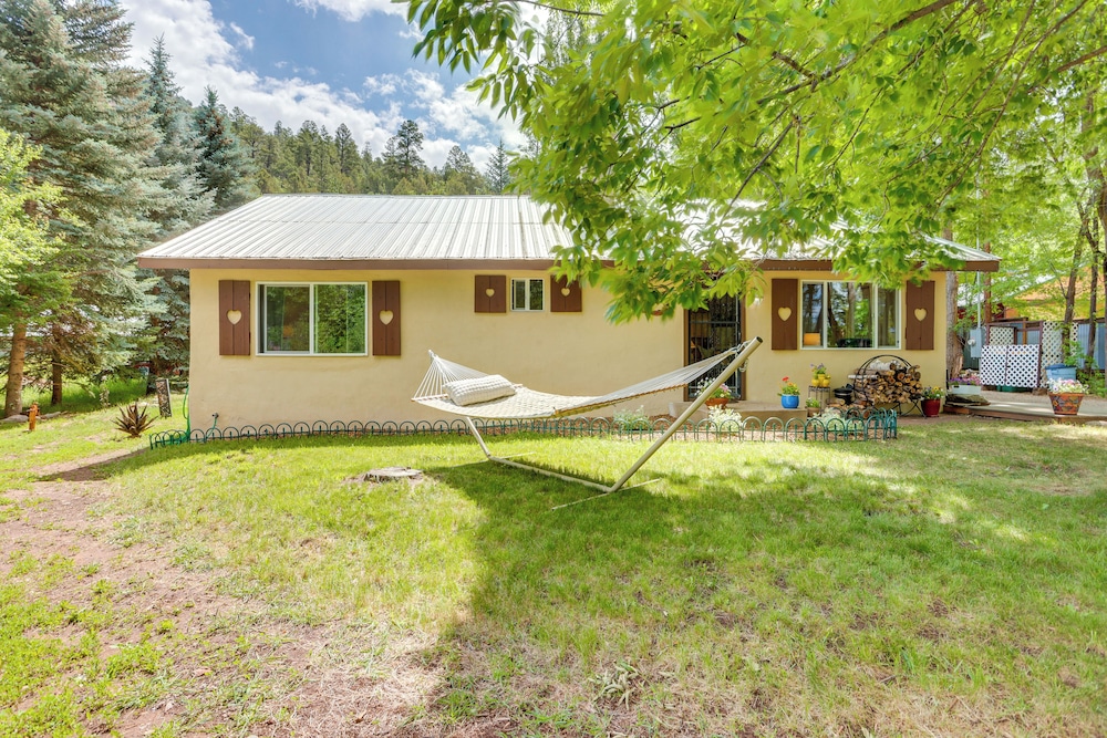 Hike On-site: Mountain-view Hideaway in Durango