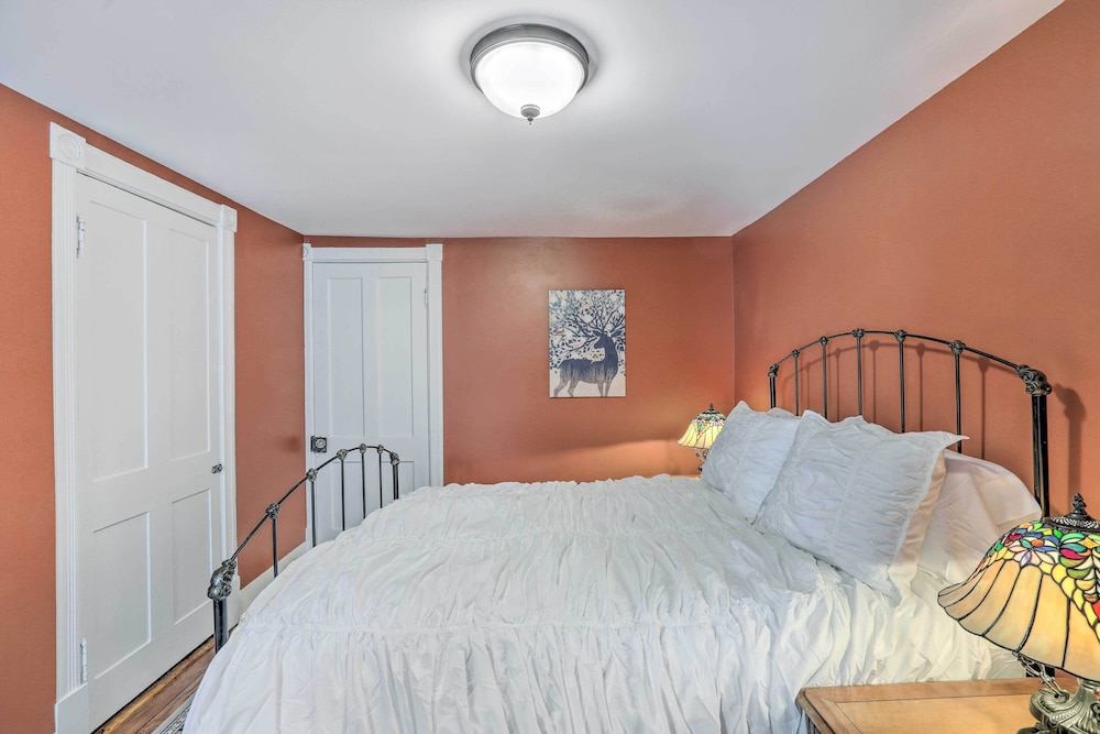 Charming Lambertville Retreat - 1 Mi to River! view 4
