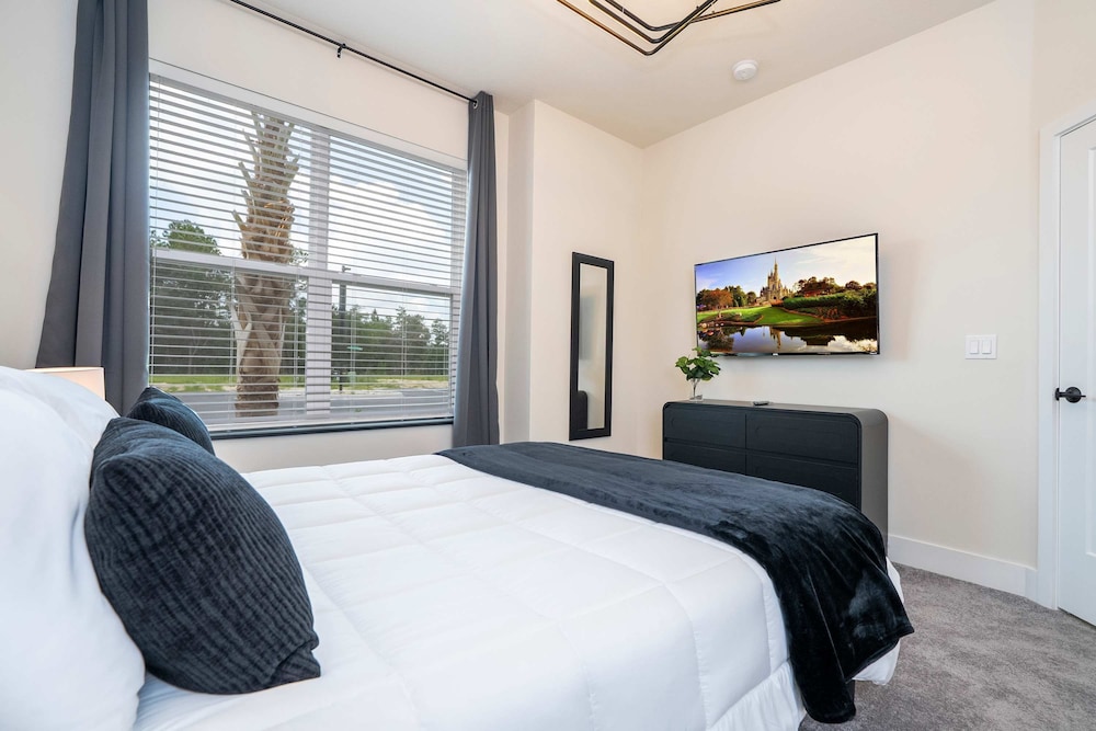 Family Friendly w Pool Near Disney at Serenity 1420