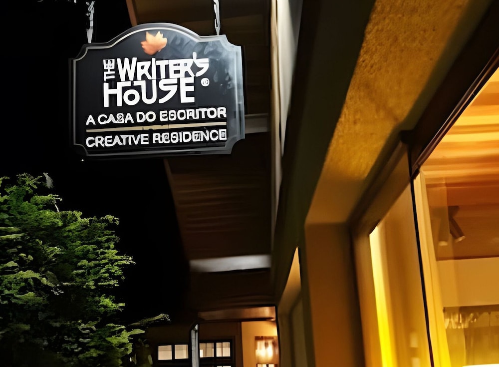 THE WRITERS HOUSE