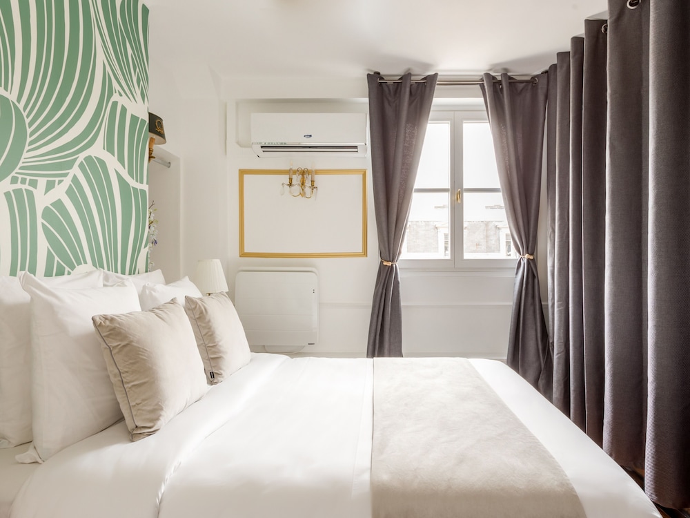 Merveil Luxury Suites - Royale - Saint Honore view