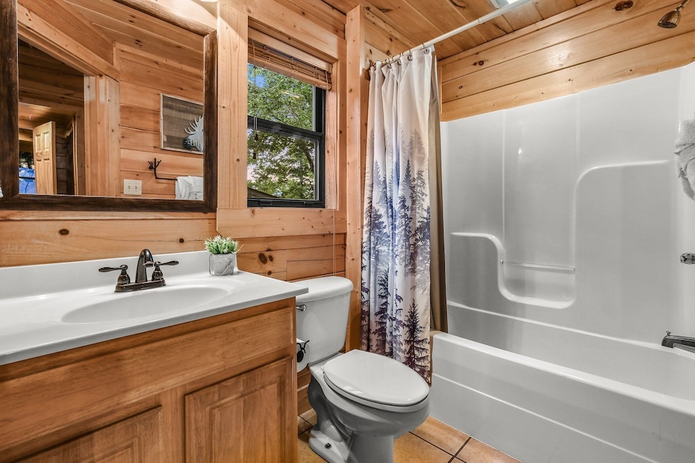The Smoky Pines 2 Bedroom Cabin