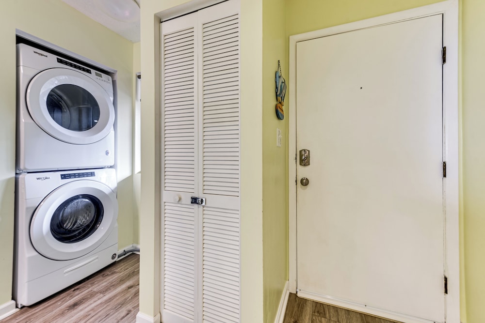 1 Mi to Coast: Myrtle Beach Condo w/ Balconies!