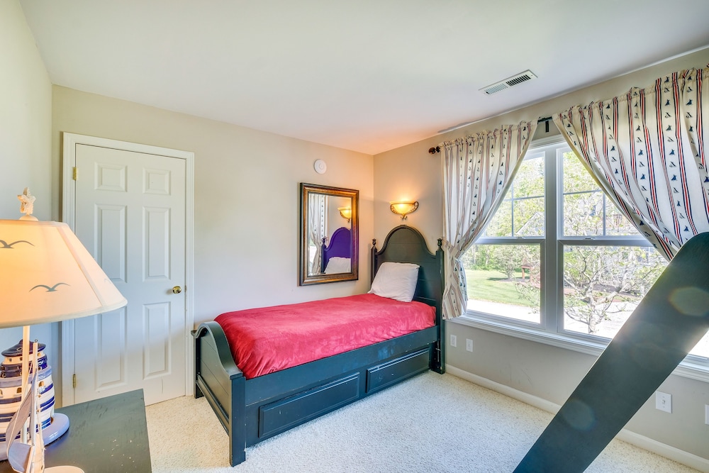 Taylorsville Lake Cottage Rental w/ Hot Tub! view 5