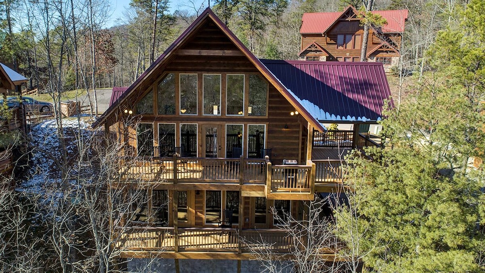 Dream Catcher - 2 Bedrooms, 2 Baths, Sleeps 8 Home by RedAwning