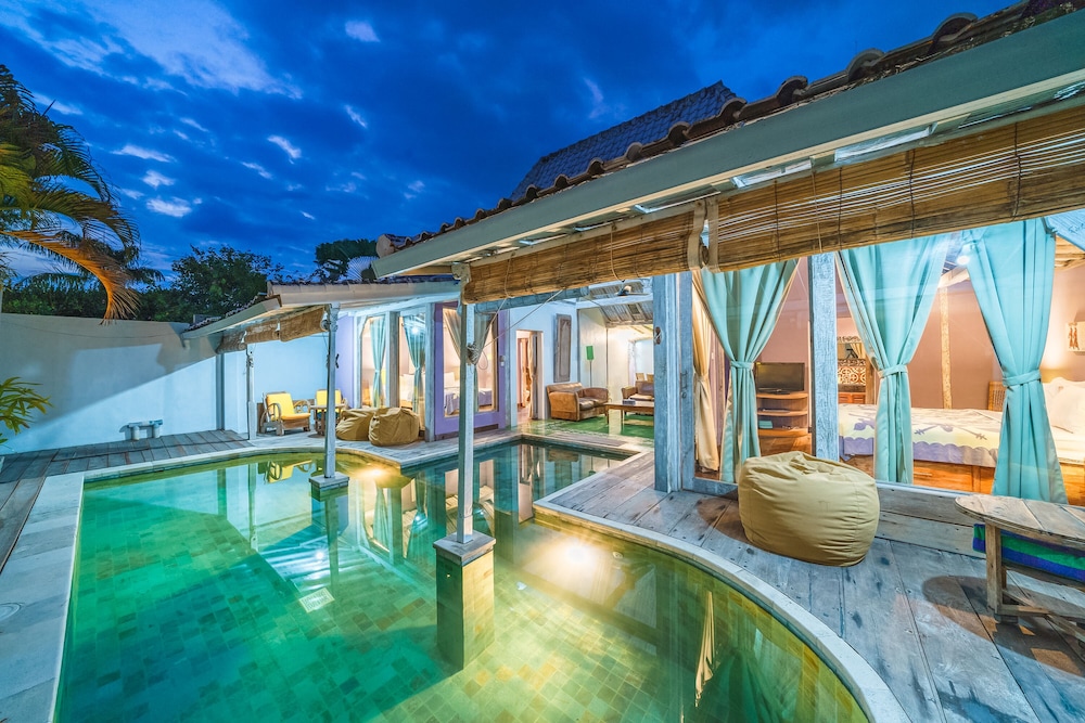 Villa West