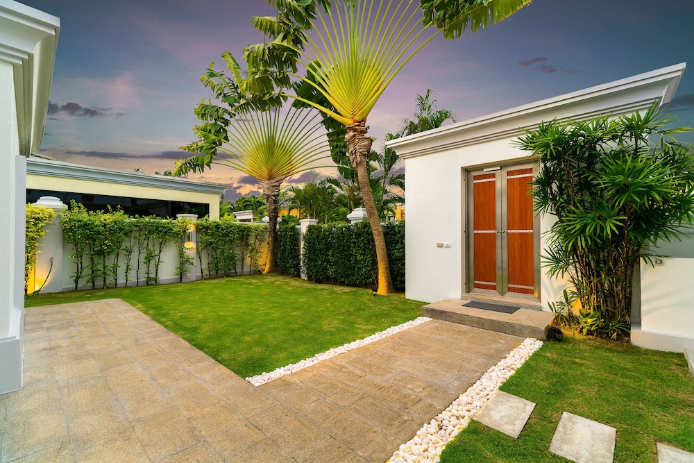 Luxury Pool Villa 608