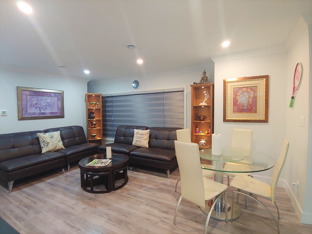 Surrey Vacations - Sarla Villa Surrey - Property Image 15