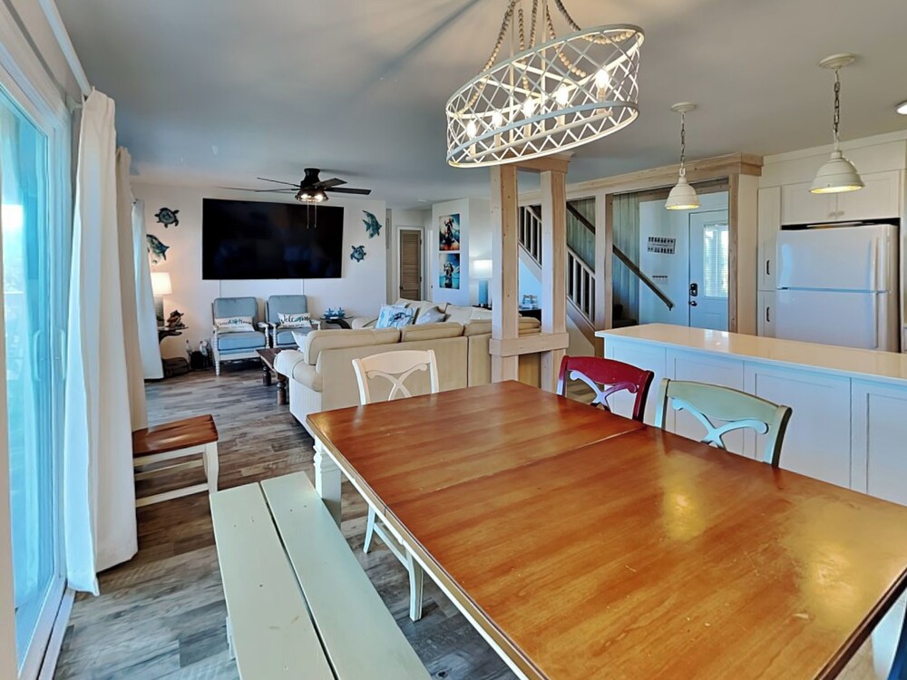 Livin' the Ruff Life by Topsail Realty