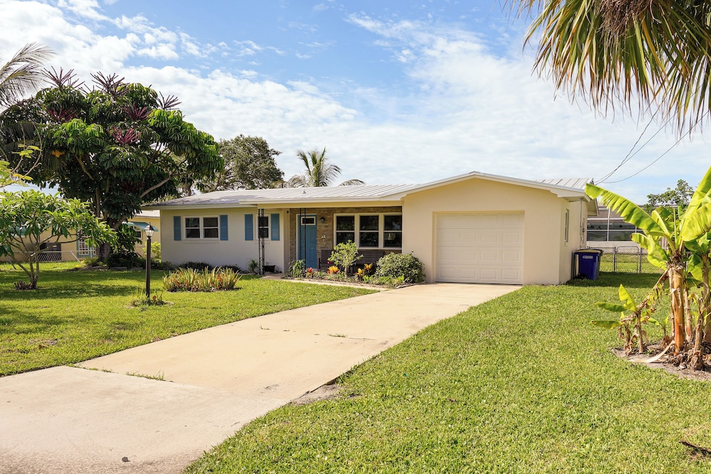 Walk to Jetty Park: Harbor District Home!